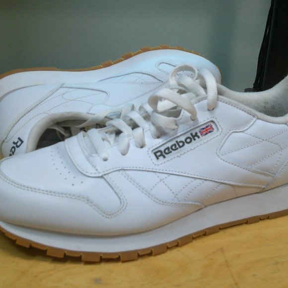 Reebok - Picture 3 of 5